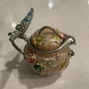 Nature abounds on this metal trinket box!